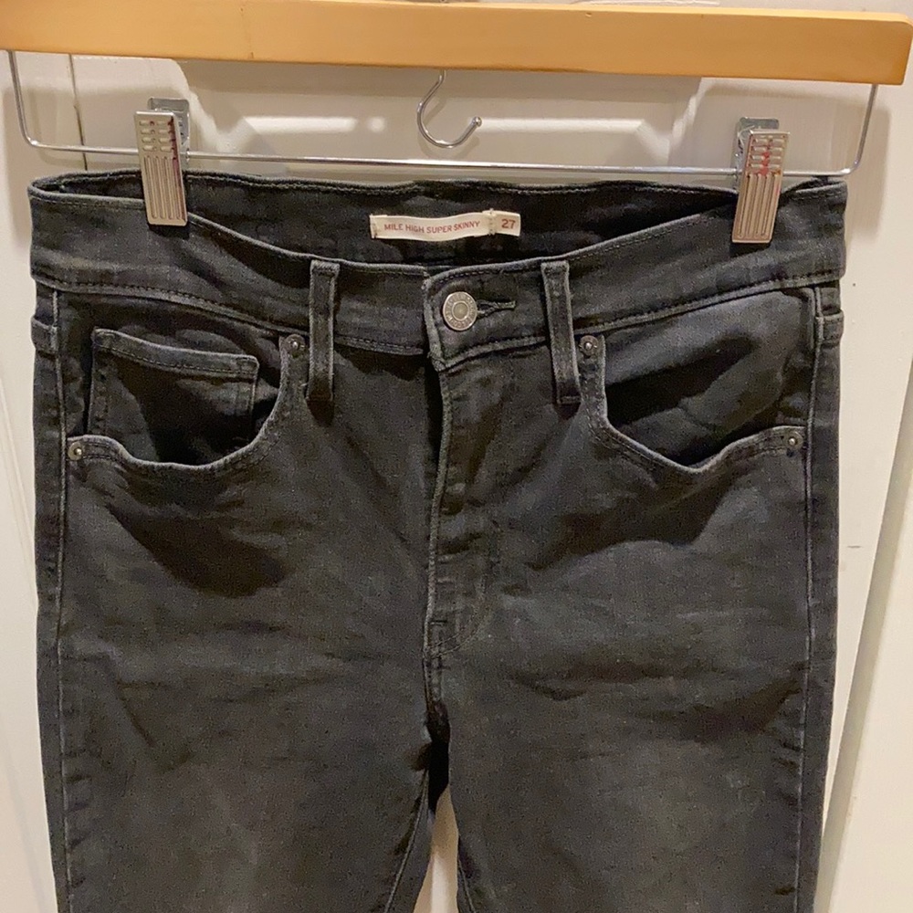 Levi’s mile high skinny Jean size 27